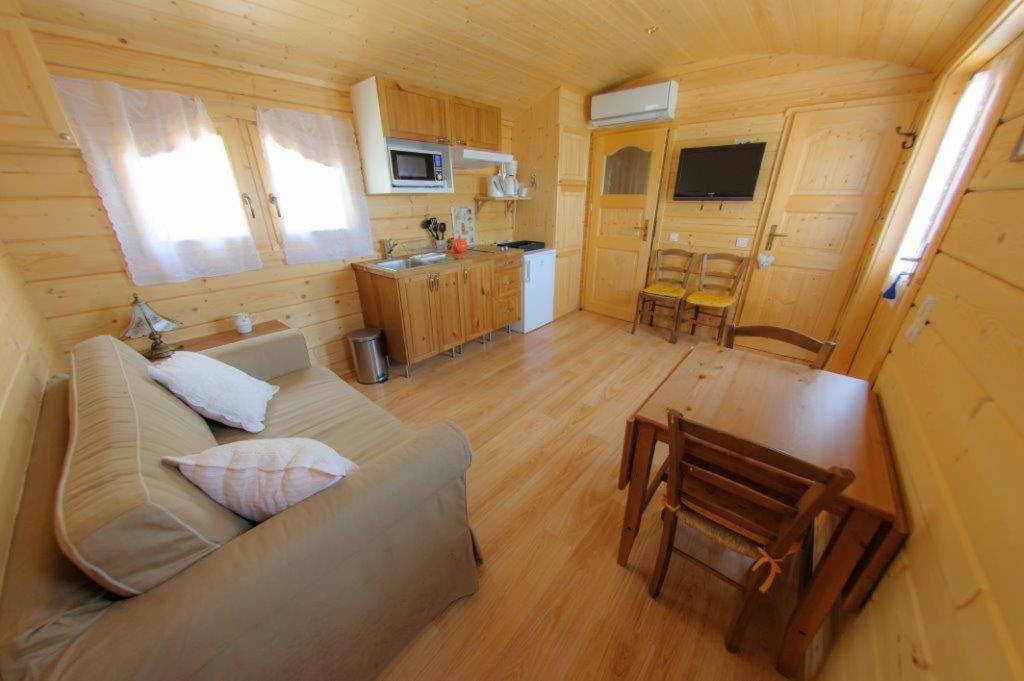 Le Castel Du Mont Boise Hotel Montboucher-sur-Jabron Екстериор снимка